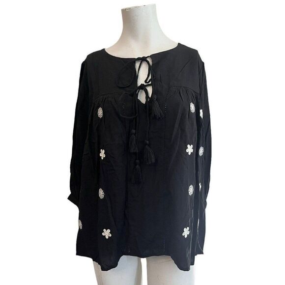 Ladies Small Black Smock Top 3/4 Sleeve Pullover Embroidered Flowers Tassel NWT - Picture 1 of 6